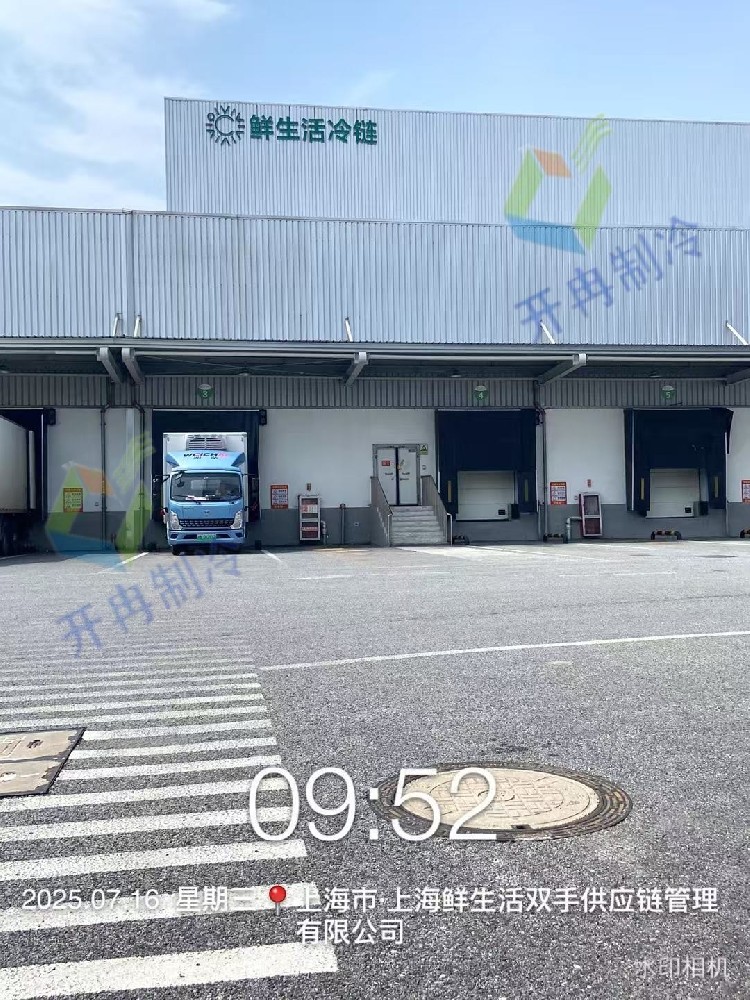 高溫施工不停歇！  1000 立方食品冷庫今日庫板吊裝-開冉制冷